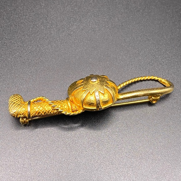 Maeve Carr New York GoldTone Equestrian Jockey Riding Crop & Cap Brooch - Picture 11 of 11